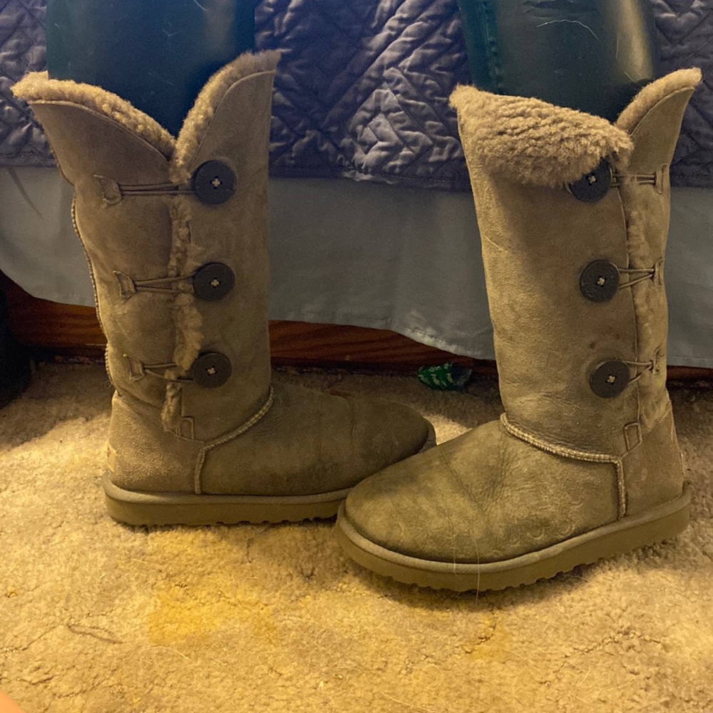 Grey button up Uggs